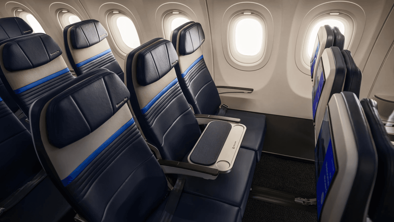 Goodbye, middle seat. United's new seating design offers extra space