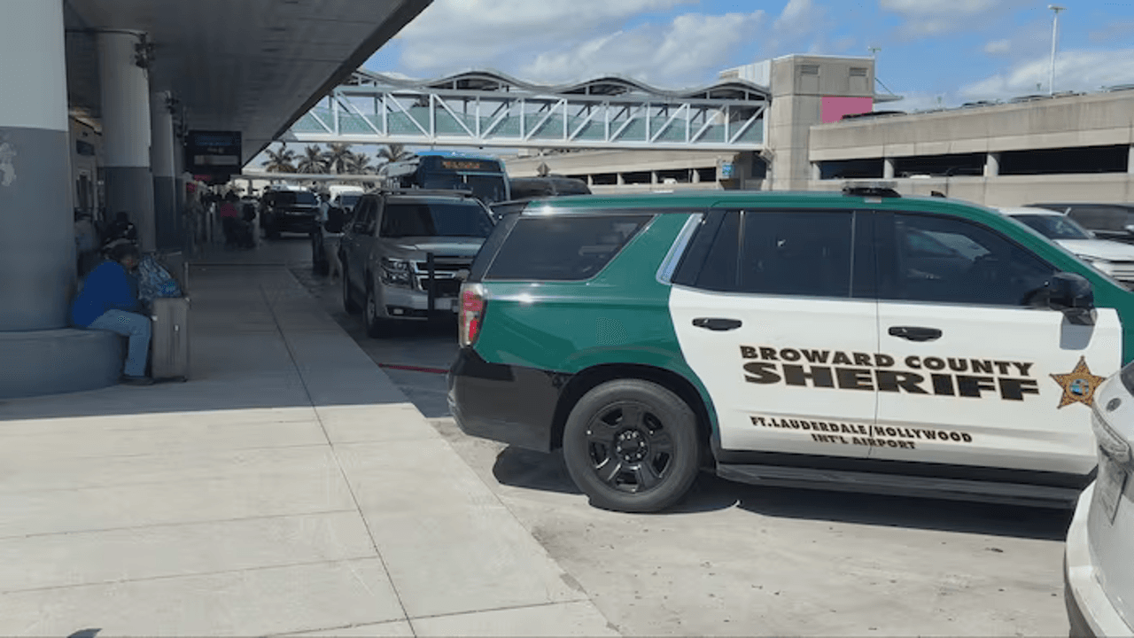 BSO: Man arrested after making bomb threat aboard JetBlue plane at FLL