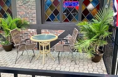 Few Restaurants In Connecticut Have The Timeless Charm Of This Legendary Neighborhood Tavern